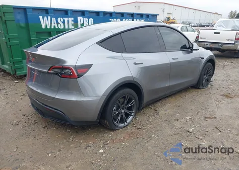 2025 Tesla Model Y Long Range Dual Motor Rear-Wheel Drive z USA, uszkodzony, nr VIN 7SAYGDED9SA358462